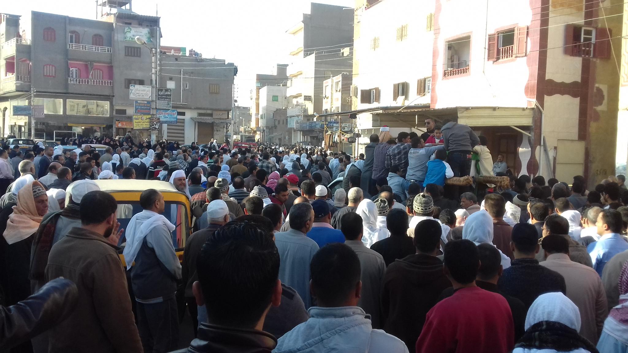 الآلاف يشيعون جثمان شيخ الصيادين بالبرلس بحضور رئيس رابطة الصحفيين بكفر الشيخ